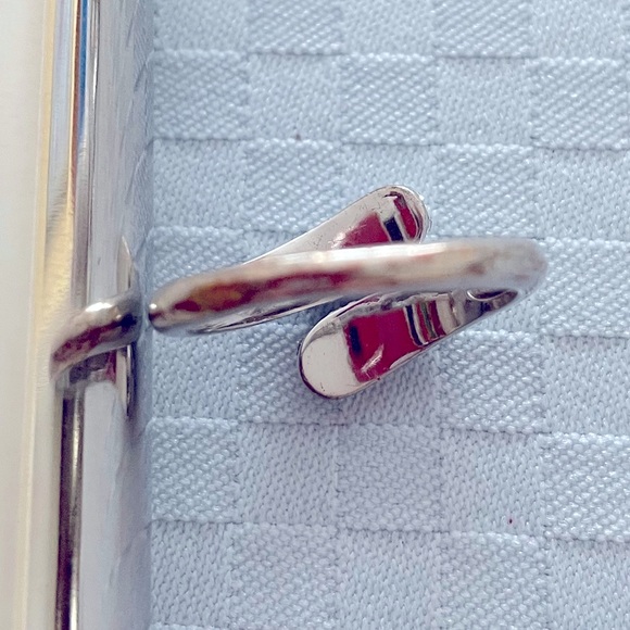 Lovely Rhinestone Ring - Picture 3 of 4